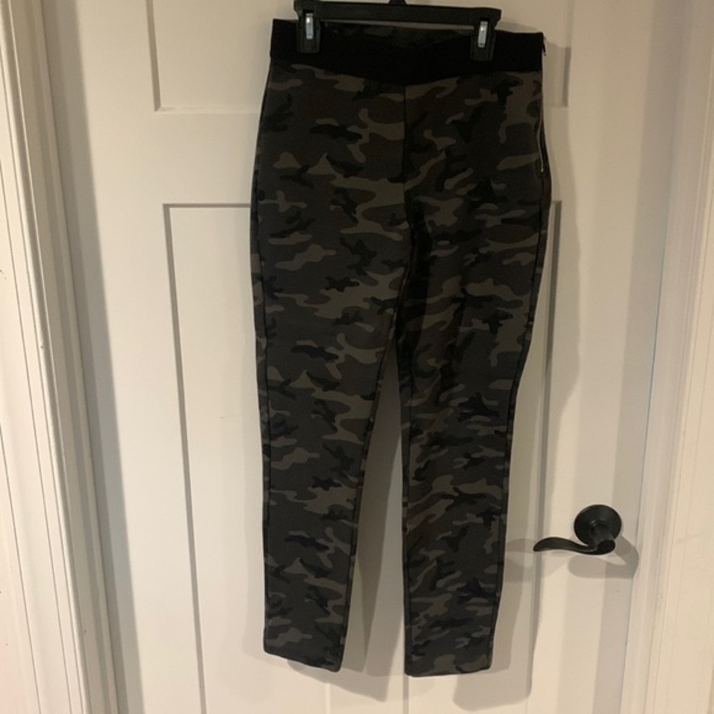 Gap Womens Camouflage Leggings Size Small Black And Gray Pocket  Zip Button